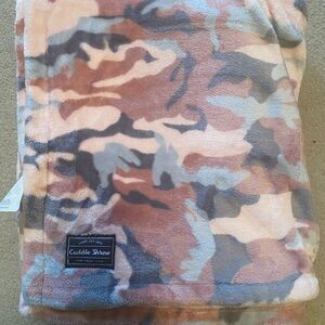 Lug Cuddle Throw in Camouflage Colors